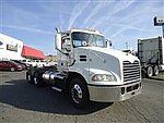 2017 Mack Pinnacle CXU613 - Day Cab