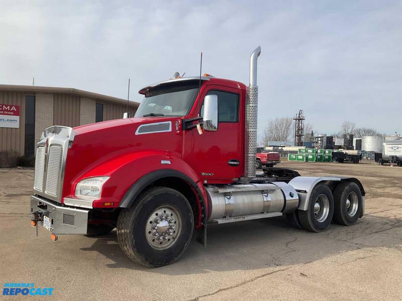 2017 Kenworth T880 (For Sale) | Day Cab | #42444 (0910)