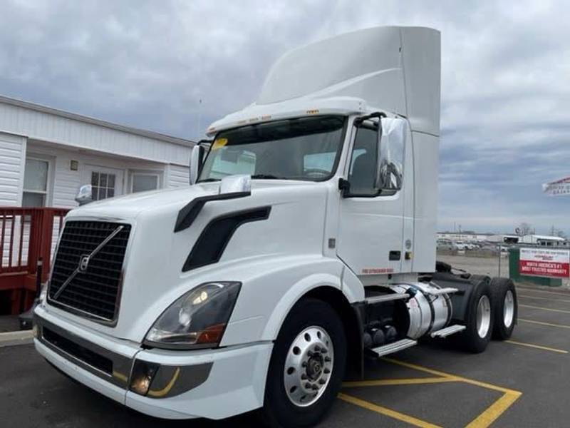 2017 Volvo VNL64T (For Sale) | Day Cab | #672394