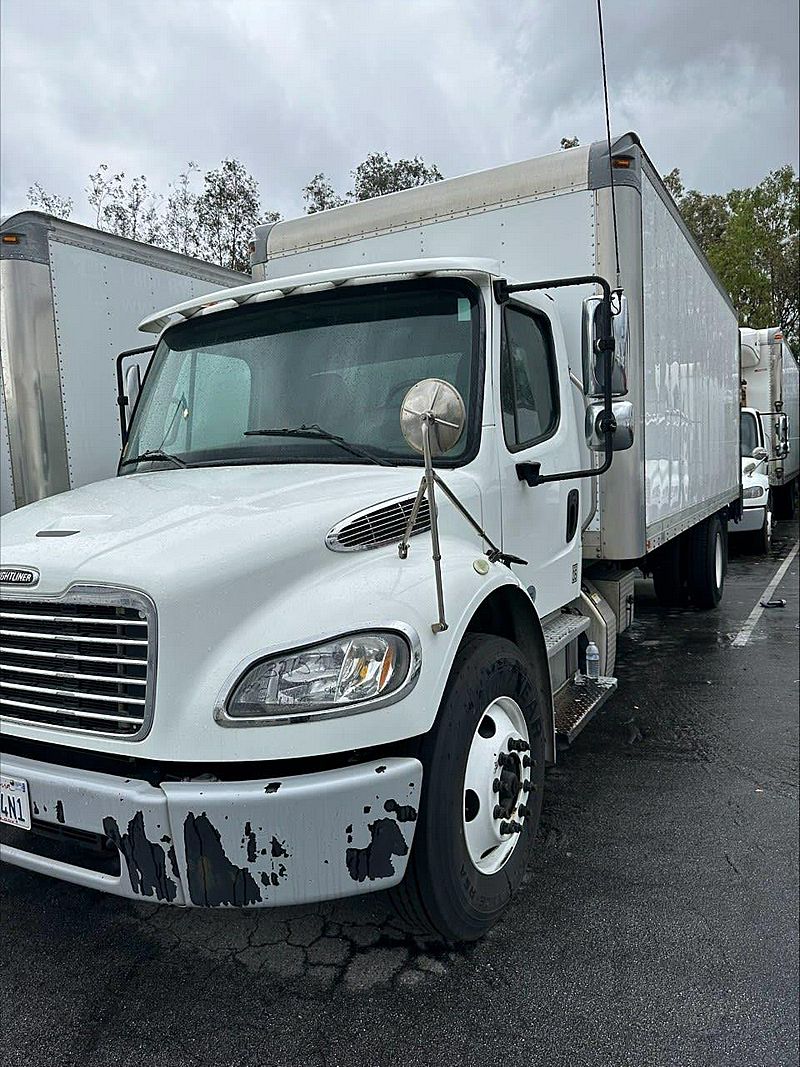 2014 Freightliner M2 106 (For Sale) 20' Box 321553