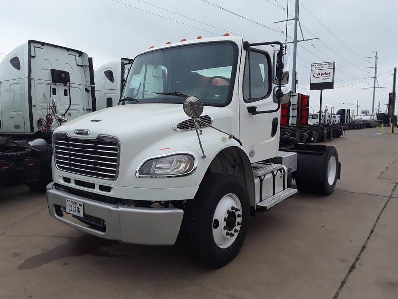 2015 Freightliner M2 106 (For Sale) | Day Cab | #567321