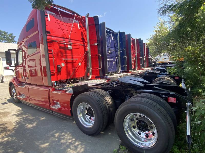 2024 Volvo VNL 760 (For Sale) 70" Sleeper RV1040