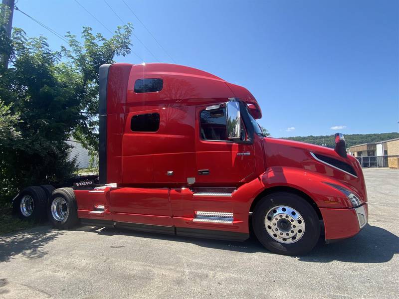 2024 Volvo VNL 760 (For Sale) 70" Sleeper RV1040