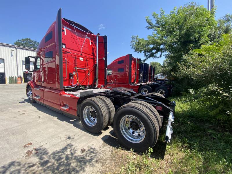 2024 Volvo VNL 760 (For Sale) 70" Sleeper RV1044