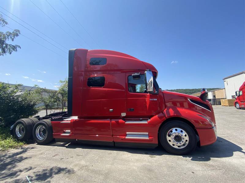 2024 Volvo VNL 760 For Sale 70" Sleeper RV1044