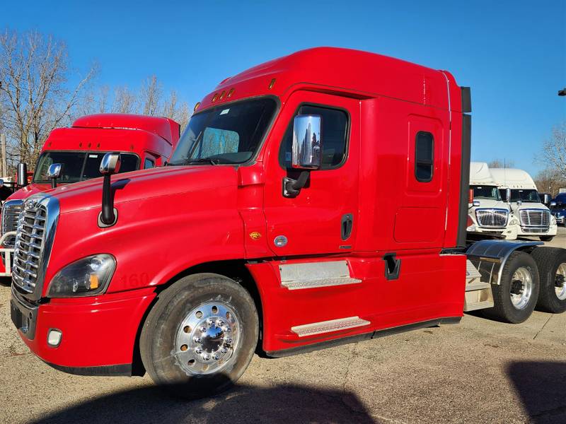 2018 Freightliner Cascadia Evolution Sleeper Truck