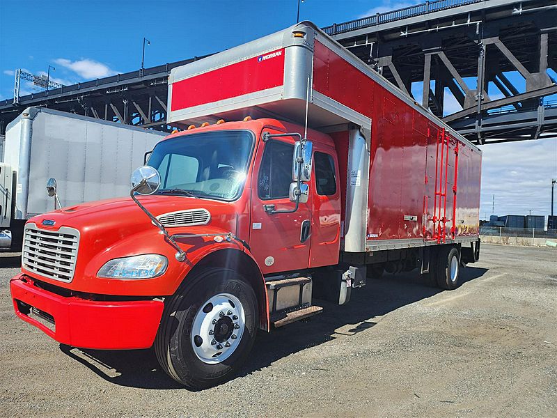2015 Freightliner M2 106 (For Sale) 24' Box Non CDL 554436