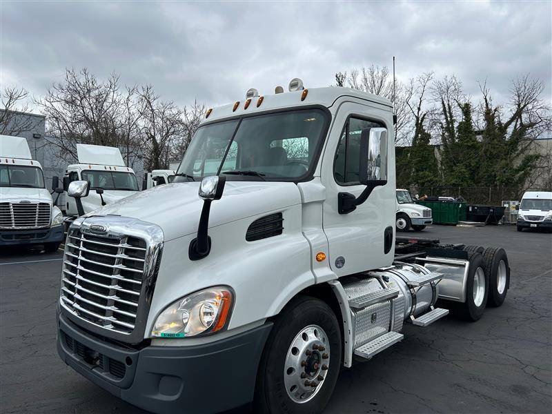 2017 Freightliner CASCADIA 113 Day Cab