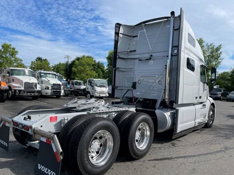 2024 Volvo VNL 760 (For Sale) 70" Sleeper HV696