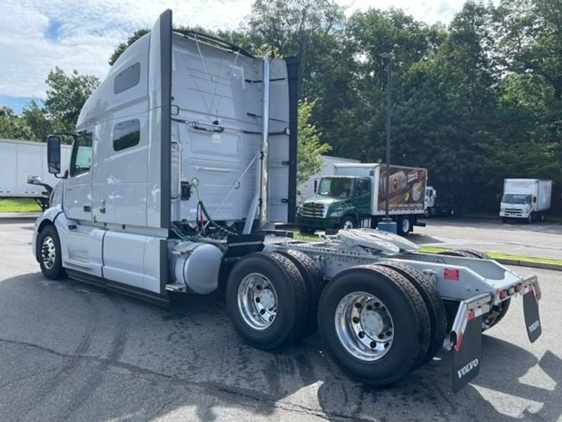 2024 Volvo VNL 760 (For Sale) 70" Sleeper HV696