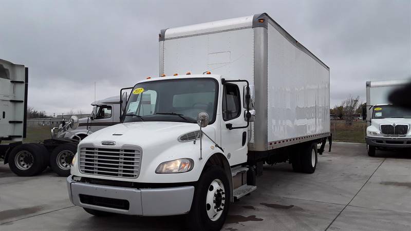 2017 Freightliner M2 106 (For Sale) | 26' Box | Non CDL | #663100