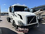2005 Volvo VNL - Sleeper Truck