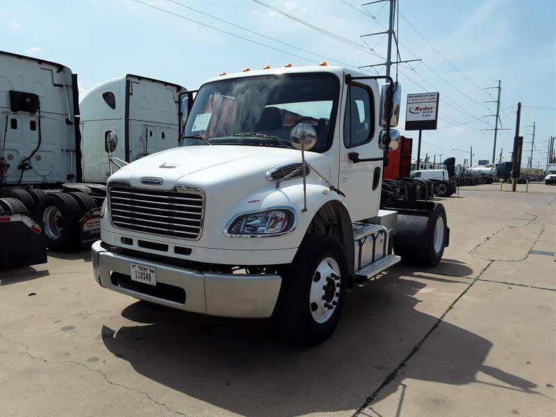 2015 Freightliner M2 106 (For Sale) | Day Cab | #566828