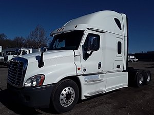 2017 Freightliner Cascadia 125 - Sleeper Truck