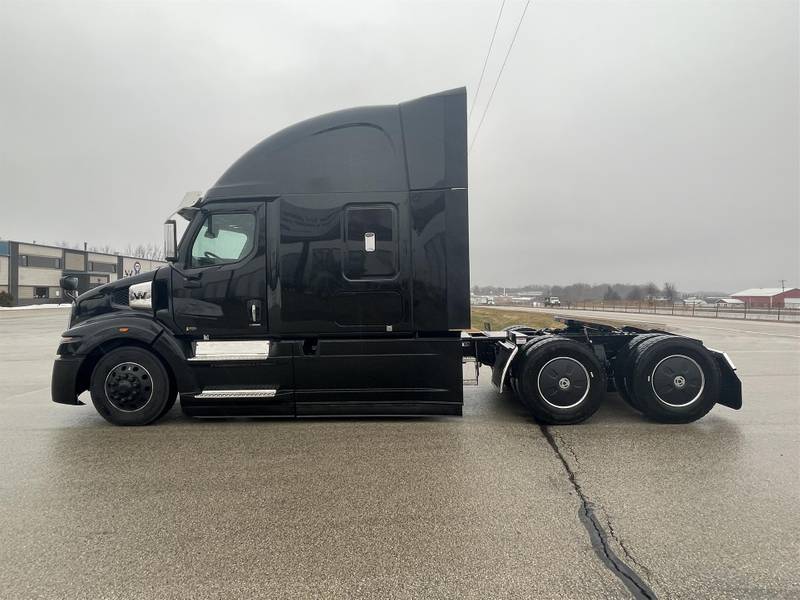 2024 Western Star (For Sale) 72" Sleeper 13522WH