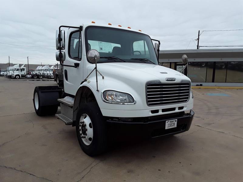 2015 Freightliner M2 106 (For Sale) | Day Cab | #566827