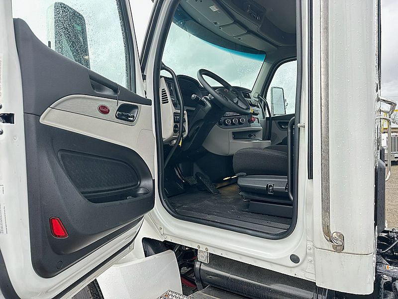2024 Peterbilt 579