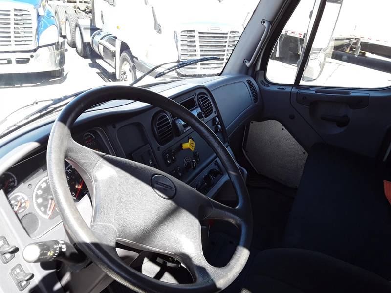 2018 Freightliner M2 106 For Sale | 26' Box | #684899