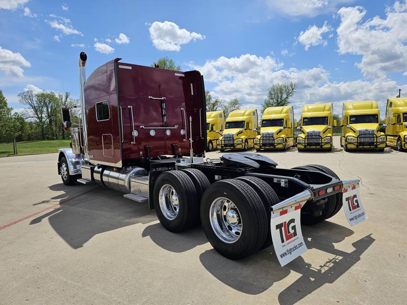 2024 Peterbilt 389 (For Sale) 78" Sleeper RD602175