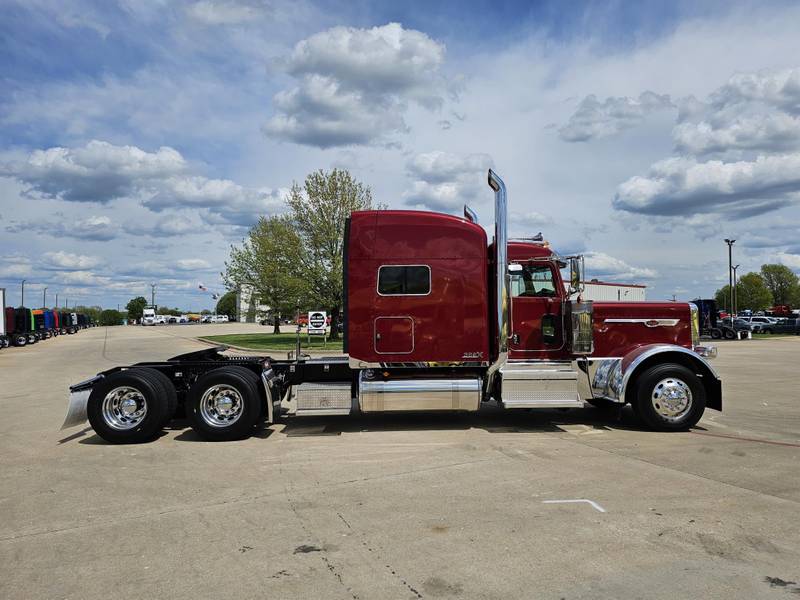 2024 Peterbilt 389 (For Sale) 78" Sleeper RD602175