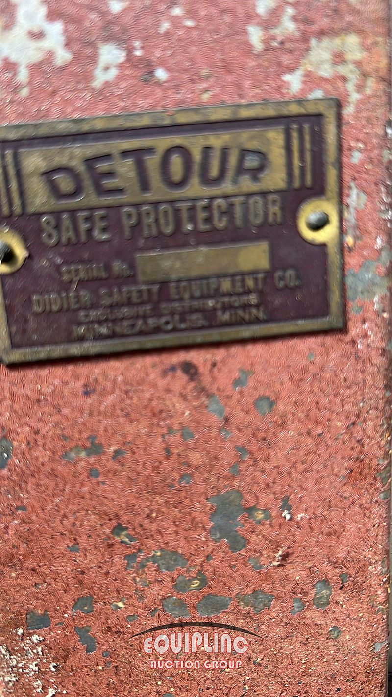 DETOUR SAFETY BOX (For Sale) Misc Equipment MC217