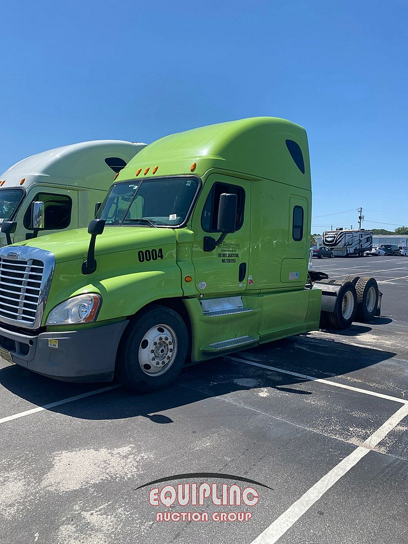 2014 Freightliner Cascadia (For Sale) Sleeper Truck CFF75021