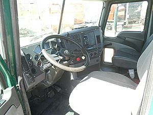 2013 Mack Pinnacle CXU613 - Day Cab