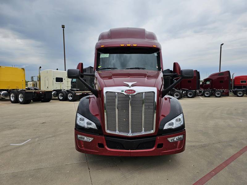 2024 Peterbilt 579 (For Sale) 80" Sleeper RD656888