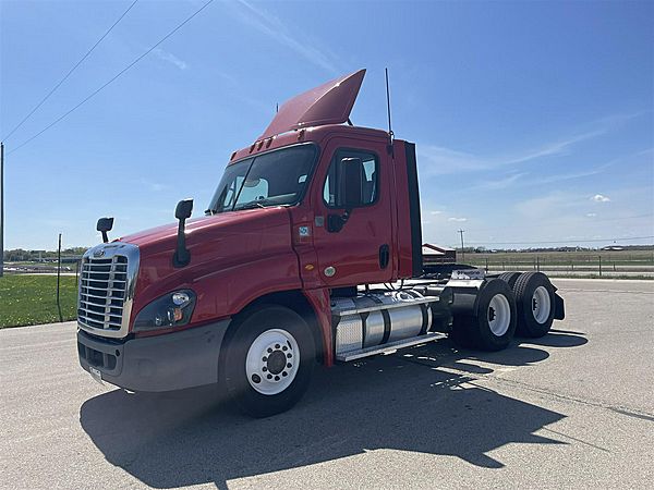 2016 Freightliner Cascadia - Daycab