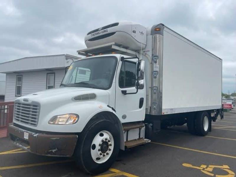 2015 Freightliner M2 106 (For Sale) | 20' Box | #317598