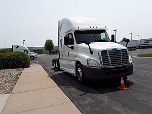2016 Freightliner Cascadia 125 - Sleeper Truck