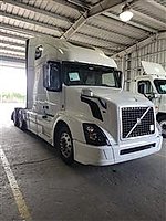 2017 Volvo VNL64T - Sleeper Truck