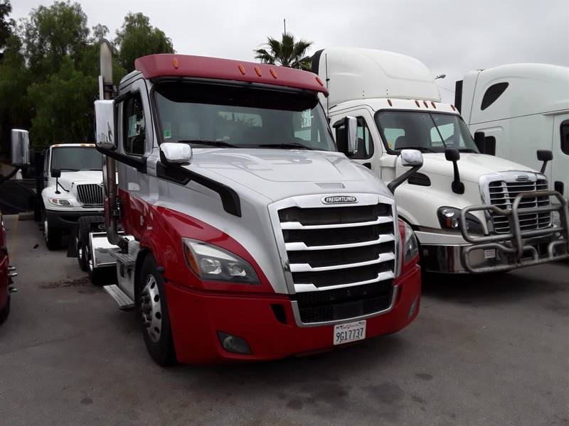 2019 Freightliner NEW CASCADIA 116 Day Cab