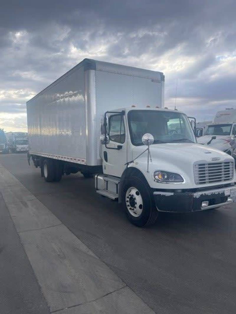 2020 Freightliner M2 106 (For Sale) | 26' Box | Non CDL | #894692