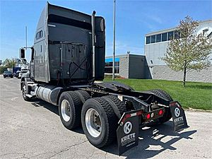 2016 Mack Pinnacle CXU613 - Sleeper Truck