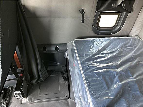 2019 Freightliner CASCADIA 126