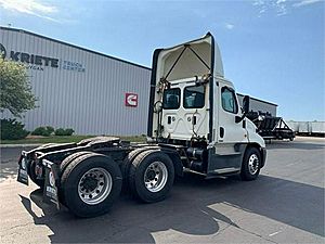 2017 Freightliner CASCADIA 125
