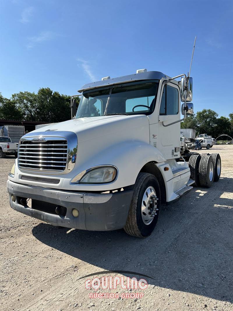 2005 Freightliner Columbia CL120 For Sale Day Cab CRV5DN55119