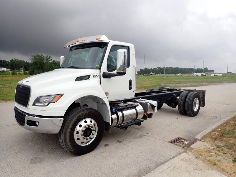 2024 International MV607 (For Sale) Cab & Chassis RL135284