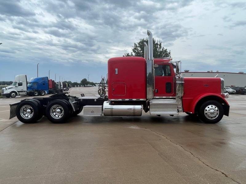 2022 Peterbilt 389 (For Sale) | 72