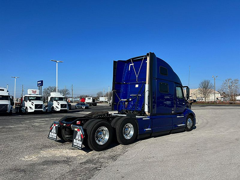 2022 Volvo VNL 860 For Sale 77" Sleeper PT935