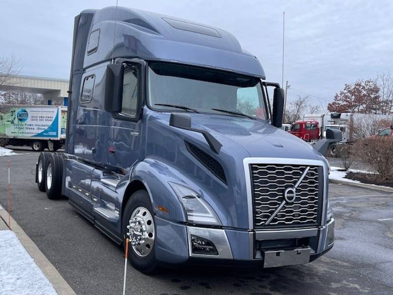 2024 Volvo VNL 860 (For Sale) 77" Sleeper ID 16207078