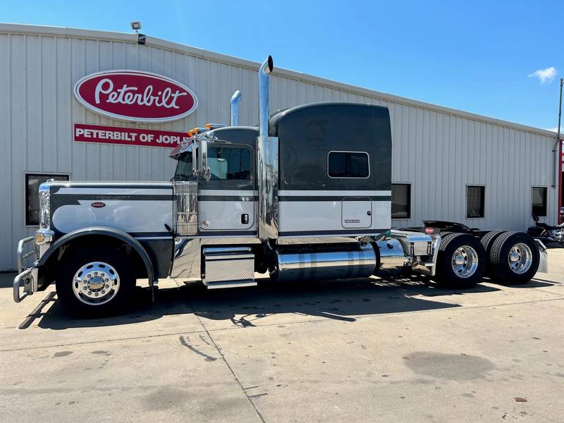 2023 Peterbilt 389 (For Sale) | 78