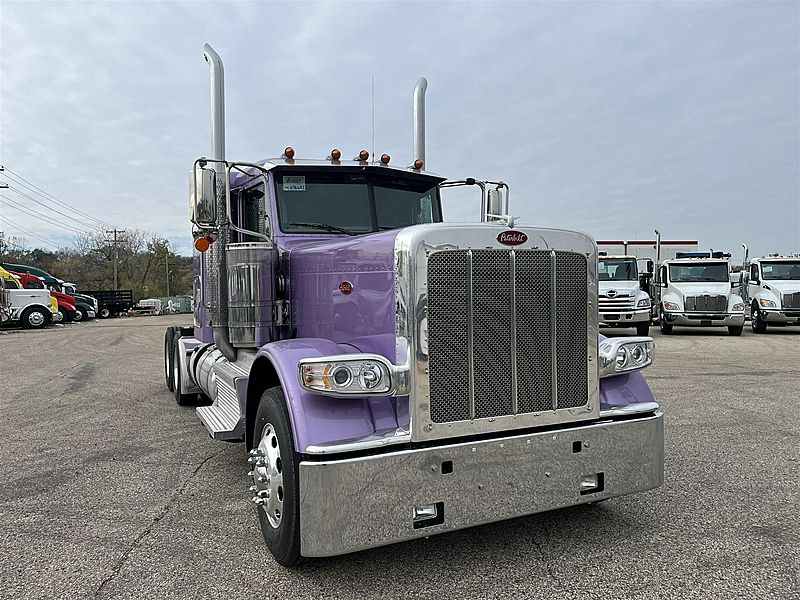 2024 Peterbilt 389 (For Sale) 44" Sleeper 30A676682