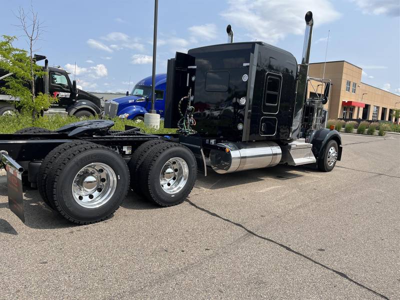 2024 Kenworth W900L (For Sale) 72" Sleeper RR318227