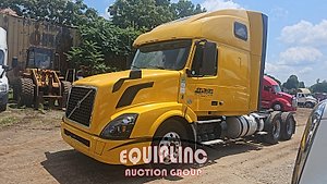 2016 Volvo VNL - Sleeper Truck