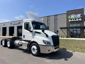 2023 Freightliner Cascadia - Day Cab