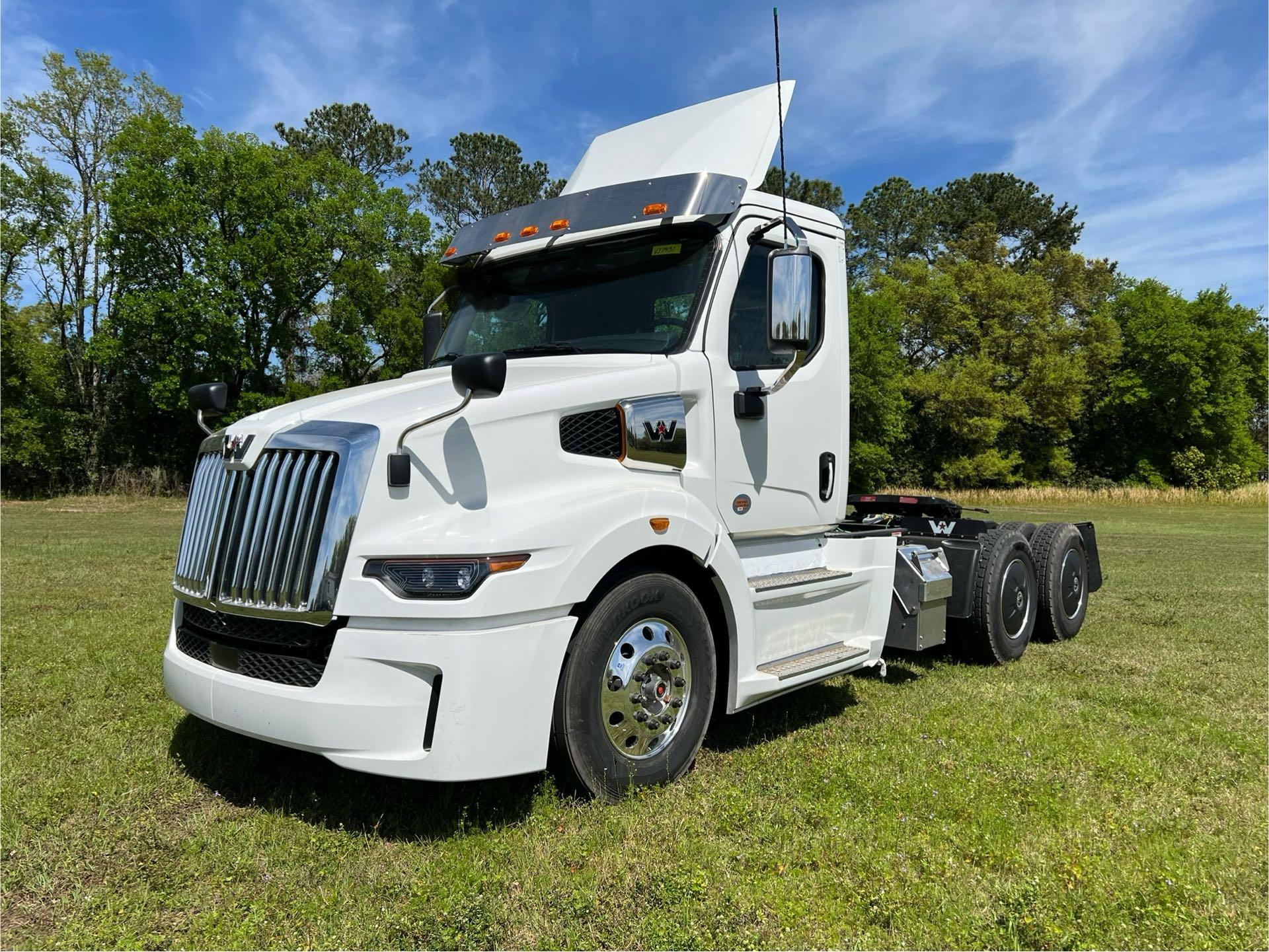 2025 Western Star 57X (For Sale) Day Cab VJ7432