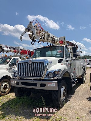 2018 International 7300 SFA 4x4 - Digger Derrick