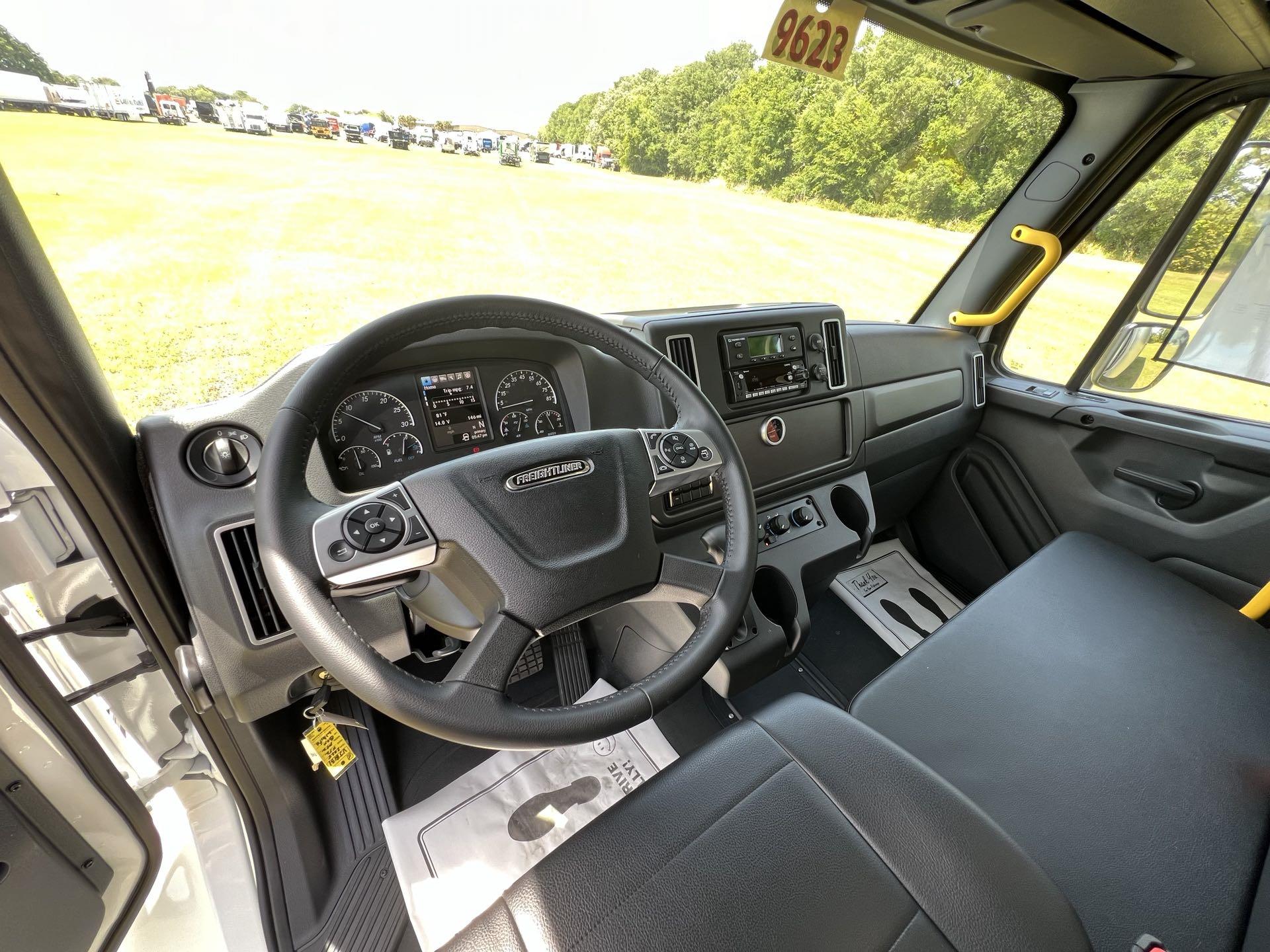 2024 Freightliner M2 106 (For Sale) 24' VJ8132